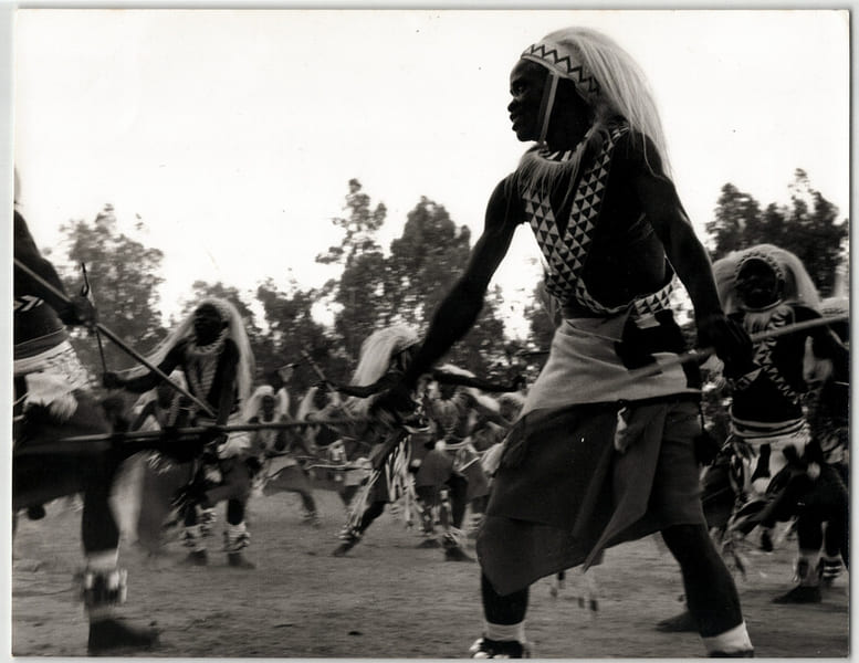 Photographie argentique de 1958 Rwanda Danse des Guerriers Intore. 