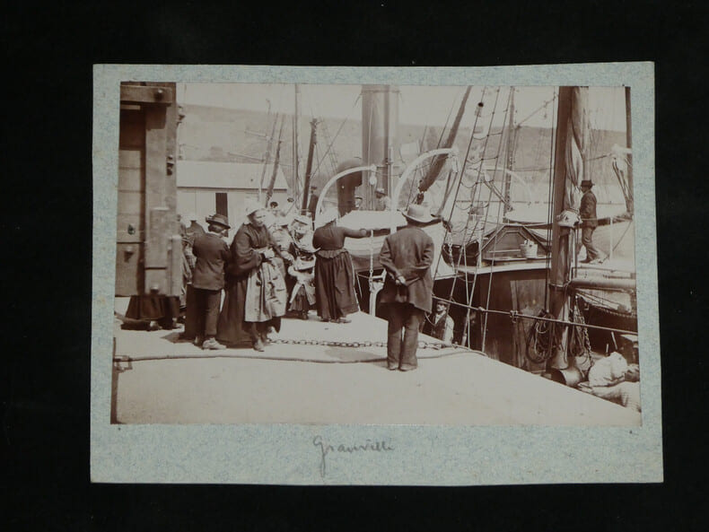 Ensemble de 2 photographies d'&eacute;poque - France Granville Bateau. 