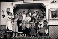 Photographie vintage en noir et blanc des années 70 : STERN - famille mormone