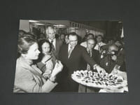 Photographie noir et Blanc époque 70/80 AFP Anne Aymone Giscard D'ESTAING 1977 Foire de Paris