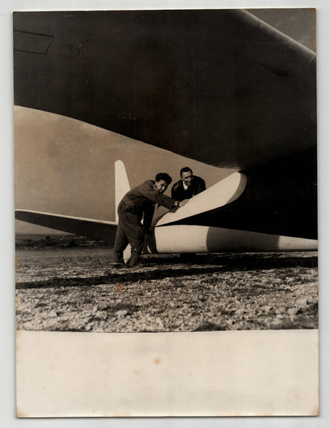 Photographie argentique 1957 Indon&eacute;sie l' expulsion des Hollandais. 
