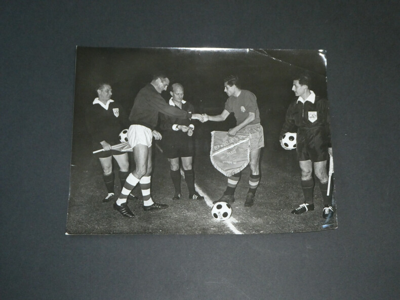 Photographie noir et Blanc d'&eacute;poque ann&eacute;es 70 Miroir sprint Pierre Schwinte. 