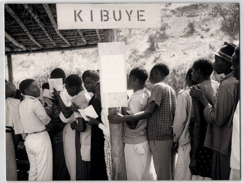 Photographie argentique de 1958 Rwanda Kibuye vote &eacute;lection. 