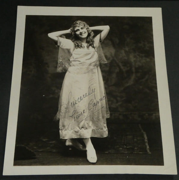 June CAPRICE - PHOTOGRAPHIE NOIR ET BLANC SIGN&Eacute;E, actrice am&eacute;ricaine. June CAPRICE