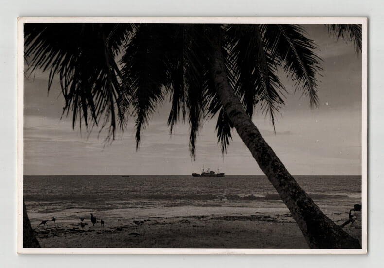 Photographie argentique Ann&eacute;es 60 Madagascar Paysage C&ocirc;te et mer. 
