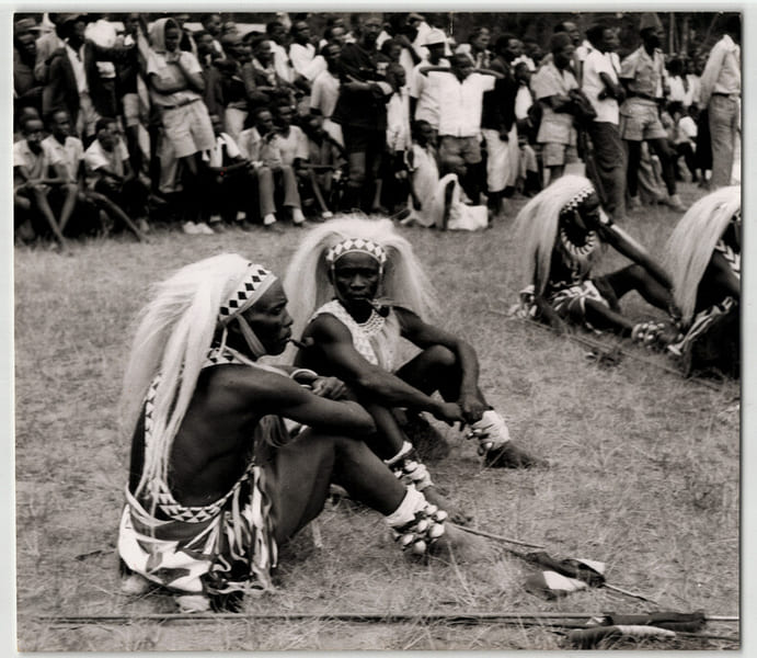 Photographie argentique de 1958 Rwanda Guerriers Intore. 