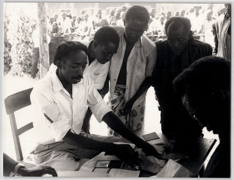 Photographie argentique de 1958 Guin&eacute;e ou Rwanda Ind&eacute;pendance. EUROPRESS / Raymond Darolle