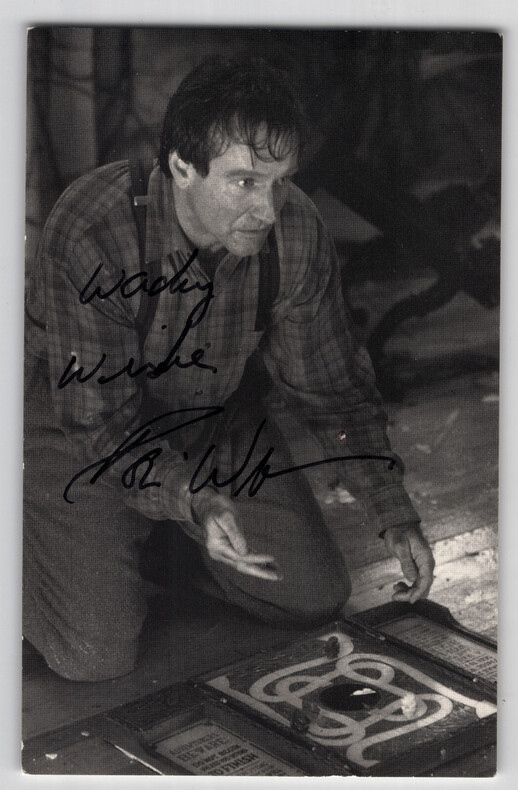 Robin Williams - Carte postale d&eacute;dicac&eacute;e et sign&eacute;e - 8,9 x 14 cm. Robin Williams