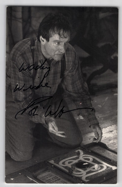 Robin Williams - Carte postale d&eacute;dicac&eacute;e et sign&eacute;e - 8,9 x 14 cm. Robin Williams