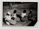 Photographie argentique Ann&eacute;es 60 Madagascar Triage du caf&eacute;. 