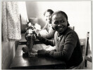 Grande photographie argentique Ann&eacute;es 60 Madagascar Couturi&egrave;res 27,4x21 cm. 