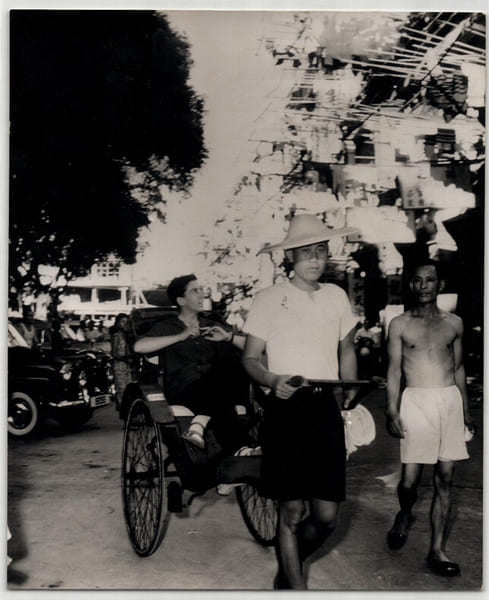 Photographie argentique Ann&eacute;es 60 Hong Kong Tuk Tuk 21 x 25,6 cm. Raymond Darolle