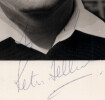 Peter Sellers - Photographie d&eacute;dicac&eacute;e et sign&eacute;e 8,9 x 13,9 cm. Peter Sellers