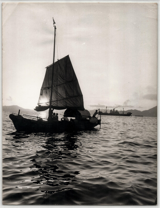 Photographie argentique Ann&eacute;es 60 Hong Kong Jonque traditionnelle 20,9 x 27,3 cm. Raymond Darolle / Photo Europress
