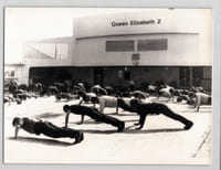 Photographie presse gymnastique sur le paquebot "Queen Elisabeth 2" année 70