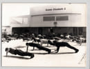 Photographie presse gymnastique sur le paquebot "Queen Elisabeth 2" ann&eacute;e 70. 