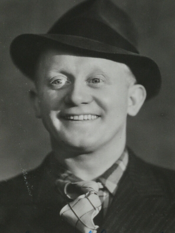 Marcel VIAL - Carte postale photographique sign&eacute;e et d&eacute;dicac&eacute;e. Marcel VIAL