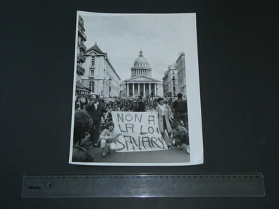 Photographie noir et Blanc d'époque années 80 Manifestations contre la loi Savary en 1983 par P. COLACICCO