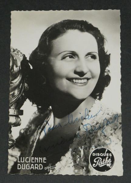 Lucienne DUGARD - Carte publicitaire sign&eacute;e et d&eacute;dicac&eacute;e. Lucienne DUGARD