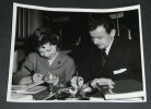 Jean BRUCE et [C&eacute;cile AUBRY] - Photographie 22,9 x 17,2 cm, S&eacute;ance de d&eacute;dicace, "Plan de Bataille pour OSS 117". Jean Bruce