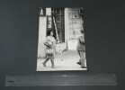 Photographie noir et Blanc d'&eacute;poque ann&eacute;es 70 STERN, Femme en Gr&egrave;ce, de TROELLER. Troeller