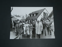 Photographie noir et Blanc d'époque années 70 AFP Anne-Aymone GISCARD D'ESTAING à la foire de Paris en 1977