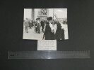 Photographie noir et Blanc d'&eacute;poque ann&eacute;es 70 THE ASSOCIATED PRESS Jacques CHIRAC &agrave; l'Arc de Triomphe avec le Lord Maire de Londres Sir Peter Vanneck. ...