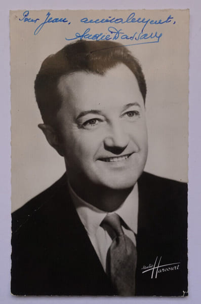 Andr&eacute; DASSARY - CARTE POSTALE AUTOGRAPHE SIGN&Eacute;E ET D&Eacute;DICAC&Eacute;E 8,7X13,9CM. Andr&eacute; DASSARY