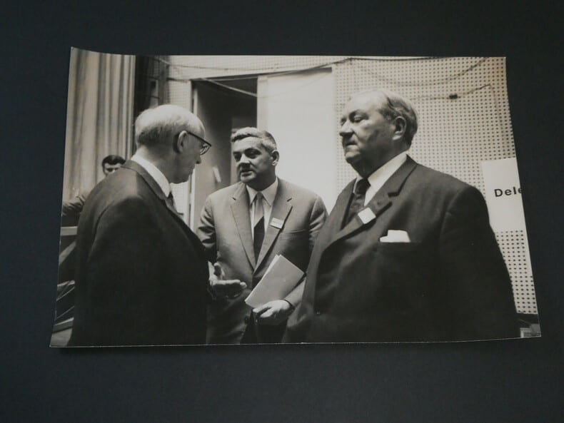 Photographie noir et Blanc d'&eacute;poque ann&eacute;es 70 STERN, Carlo SCHMID homme politique Ouest-Allemand membre du parti Social-d&eacute;mocrate d'Allemagne. STERN