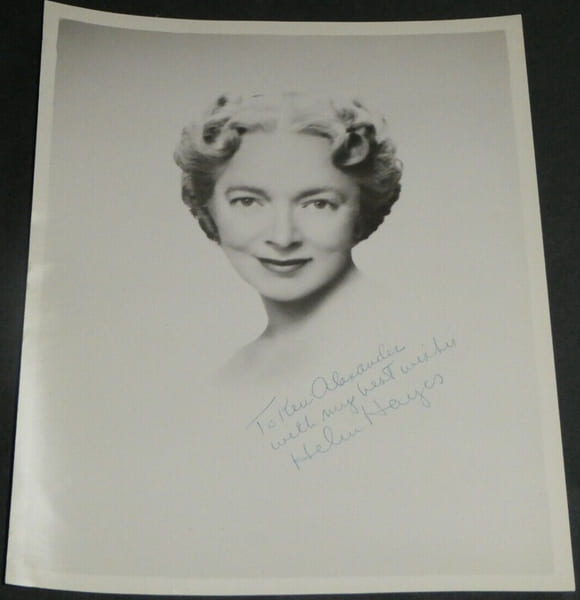 Helen HAYES - PHOTOGRAPHIE NOIR ET BLANC SIGN&Eacute;E, actrice am&eacute;ricaine r&eacute;compens&eacute;e. Helen HAYES
