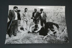 Photographie noir et Blanc d'&eacute;poque ann&eacute;es 70 STERN, Huit hommes par Friedel, au Mexique. Friedel