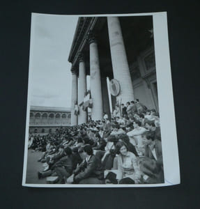 Photographie noir et Blanc d'époque années 80 Manifestations contre la loi Savary en 1983 par P. COLACICCO