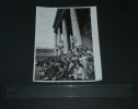 Photographie noir et Blanc d'&eacute;poque ann&eacute;es 80 Manifestations contre la loi Savary en 1983 par P. COLACICCO. P. COLACICCO