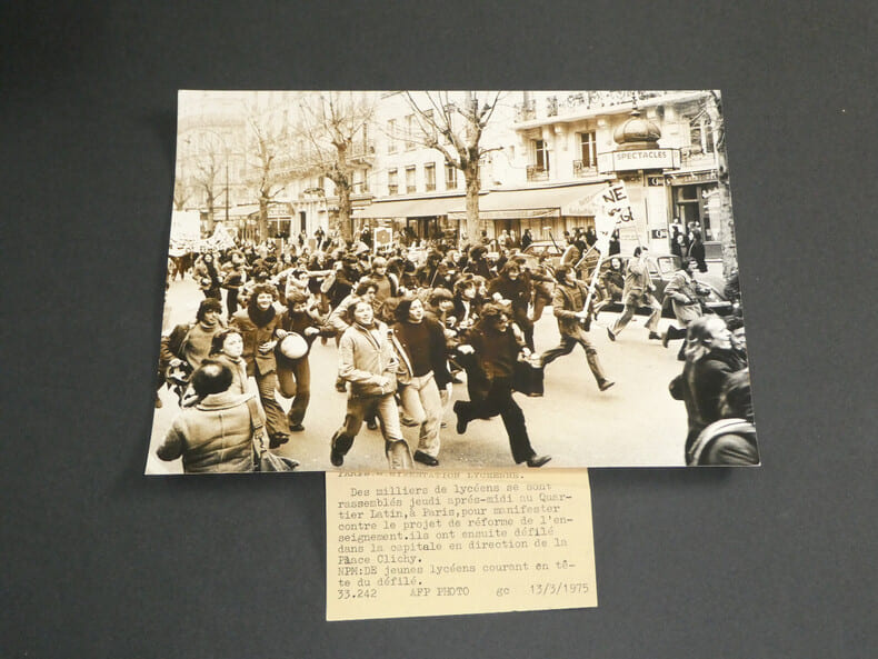 Photographie noir et Blanc ann&eacute;es 70/80 AFP Manifestation lyc&eacute;enne 1975. 