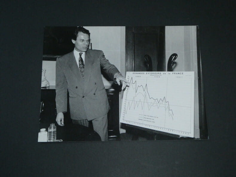 Photographie noir et Blanc d'&eacute;poque ann&eacute;es 80 AFP Michel NOIR contre la "sinistrose", photo de Michel CL&Eacute;MENT le 25 juin 1987 &agrave; Paris. Michel CL&Eacute;MENT