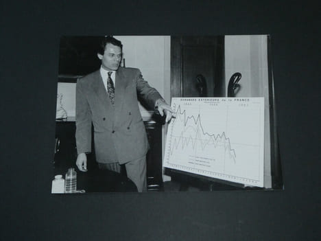 Photographie noir et Blanc d'époque années 80 AFP Michel NOIR contre la "sinistrose", photo de Michel CLÉMENT le 25 juin 1987 à Paris. Michel CLÉMENT