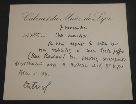 Édouard HERRIOT, Homme d'Etat - CARTE-LETTRE AUTOGRAPHE SIGNÉE. Édouard HERRIOT