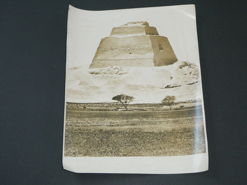 Photographie noir et Blanc d'&eacute;poque ann&eacute;es 70 STERN, Pyramide. 