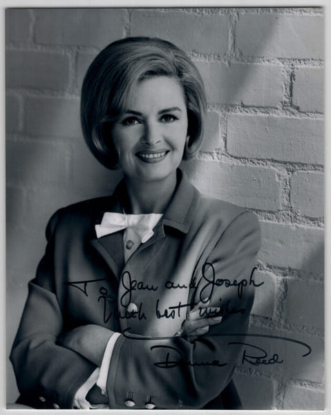 Donna Reed - Photographie d&eacute;dicac&eacute;e et sign&eacute;e 18,4 x 23,1 cm. Donna Reed