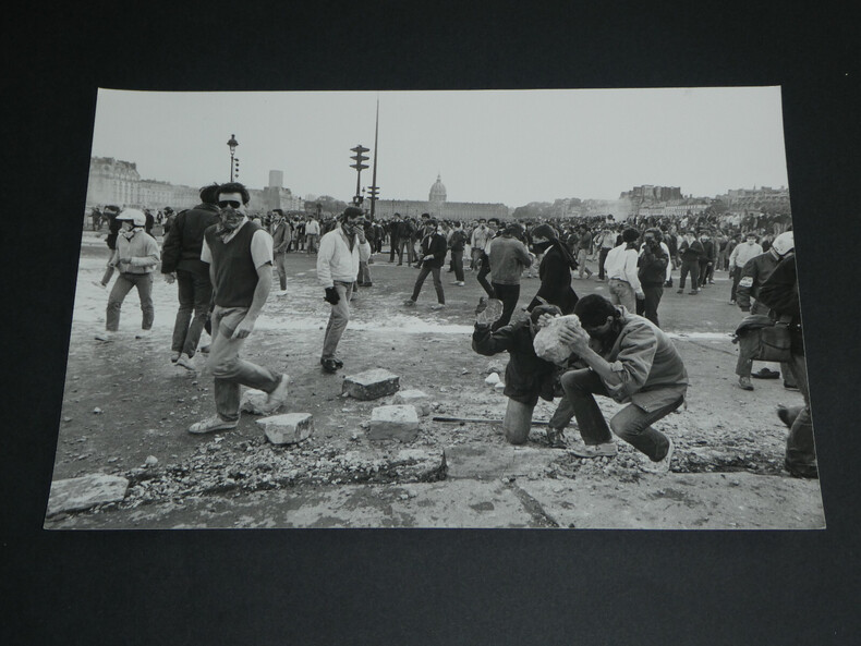 Photographie noir et Blanc ann&eacute;es 70/80 SYGMA Patrick Chauvel Manif Savary 1983. Patrick Chauvel