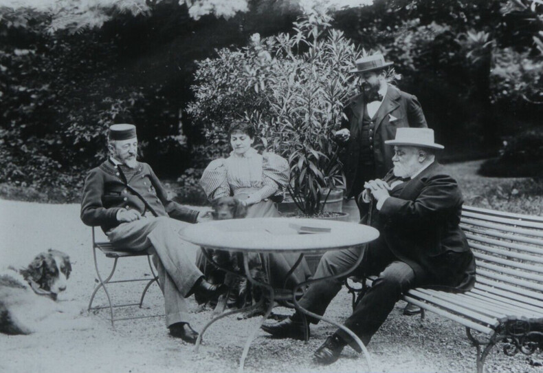 Francisque & Yvonne SARCEY, CLARETIE, BRISSON par ROGER-VIOLLET- PHOTO ORIGINALE. Francisque SARCEY, Yvonne SARCEY, Jules CLARETIE, Adolphe BRISSON