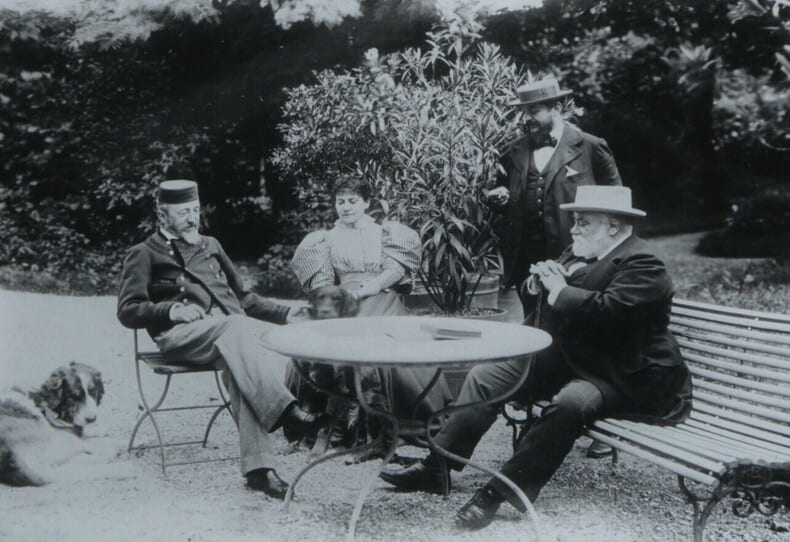 Francisque & Yvonne SARCEY, CLARETIE, BRISSON par ROGER-VIOLLET- PHOTO ORIGINALE. Francisque SARCEY, Yvonne SARCEY, Jules CLARETIE, Adolphe BRISSON