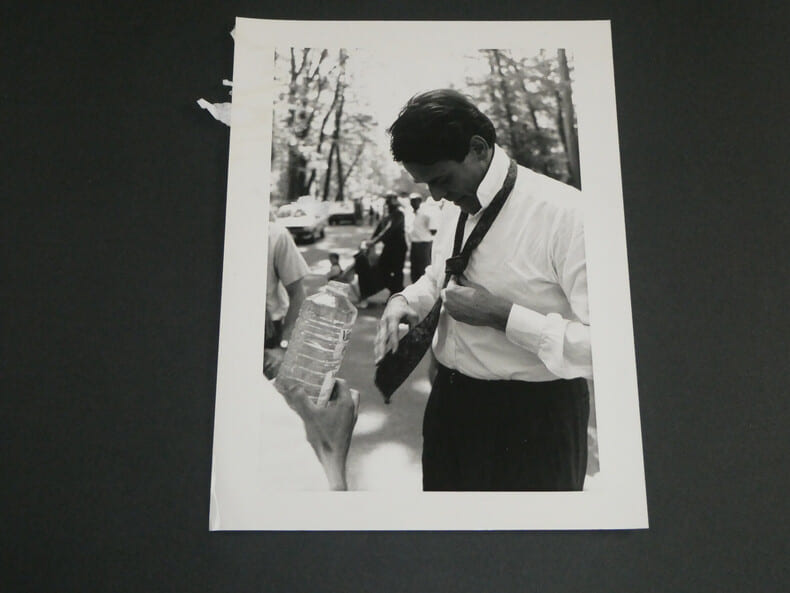 Photographie noir et Blanc d'&eacute;poque ann&eacute;es 70 AFP Michel NOIR participant &agrave; une course d'aviron avec l'&eacute;quipe d'Oxford par J. M. HURON. J. M. HURON
