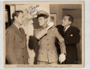 Tom NEAL, D&eacute;dicace autographe sign&eacute;e sur Photographie imprim&eacute;e en pr&eacute;sence de Don Douglas et J. Carrol Naish "Behind the rising sun". Tom NEAL