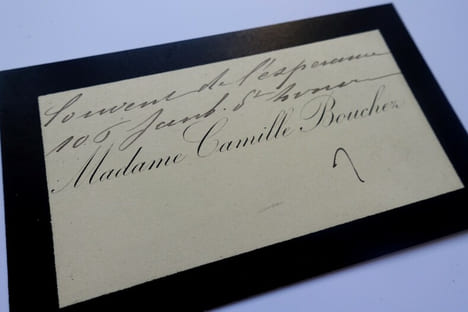 Carte de visite simple signée - Madame Camille Bouchez, épouse de magistrat boulangiste. Camille Bouchez (épouse de)