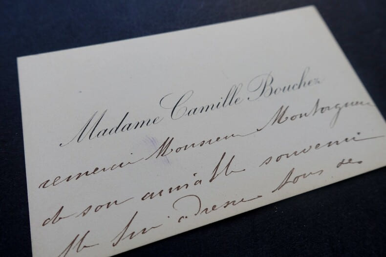 Carte de visite simple sign&eacute;e - &Eacute;pouse de Camille Bouchez, magistrat, remerciements &agrave; Monsieur Montorgueil. &Eacute;pouse de Camille Bouchez