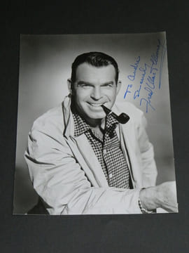 Fred Mac Murray, dédicace autographe signée au feutre sur grande photo brillante. Fred MacMurray
