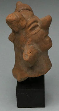Tête en terre cuite, art précolombien du Ier millénaire, 62 mm
