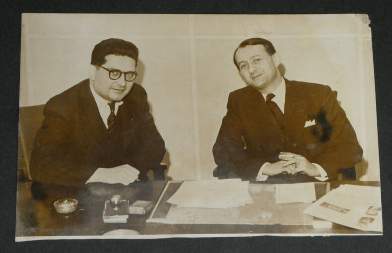 Jacques SOUSTELLE et Andr&eacute; MALRAUX - Photographie KEYSTONE, transmission de pouvoir au Minist&egrave;re de l'information, 18,1 x 11,9 cm. Jacques Soustelle, ...