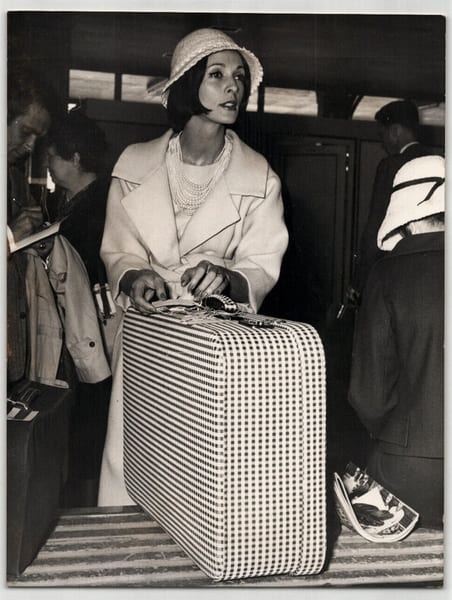 Photographie d'&eacute;poque argentique de mannequins des ann&eacute;es 60 21 x 27,5 cm. 